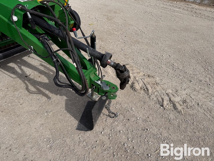 2023-john-deere-560m-image-9