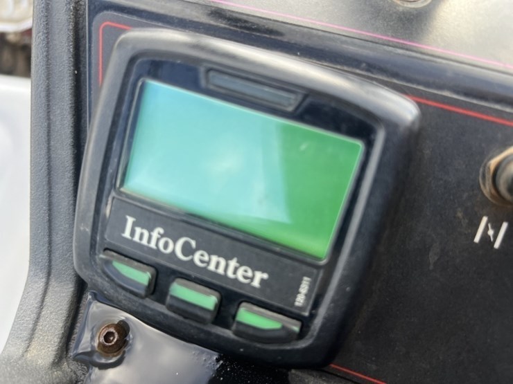 2014-toro-greensmaster-3320-triflex-traction-unit-image-22