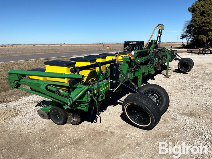 john-deere-7300-image-3