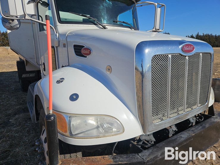 2014-peterbilt-337-image-13