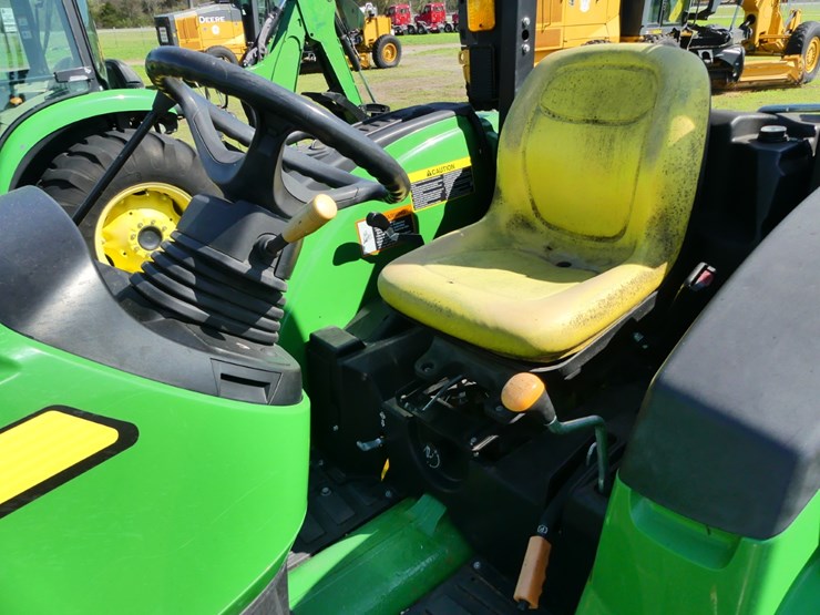 2021-john-deere-4044m-image-13