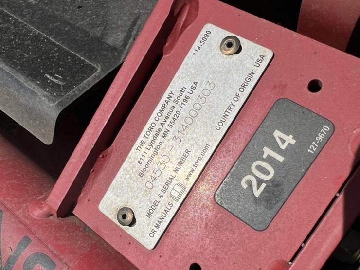 2014-toro-greensmaster-3320-triflex-traction-unit-image-9