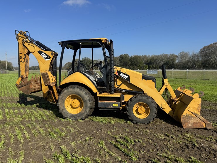 2015-caterpillar-420f-image-5