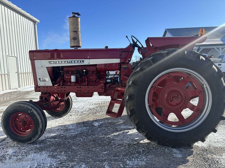 1974-farmall-666-gas-tractor-image-2