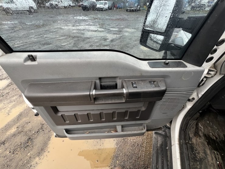 2011-ford-f550-image-31