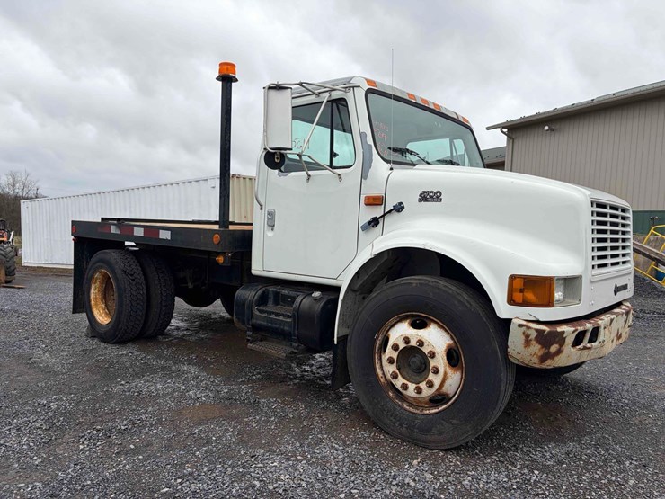 2001-international-4700-image-3