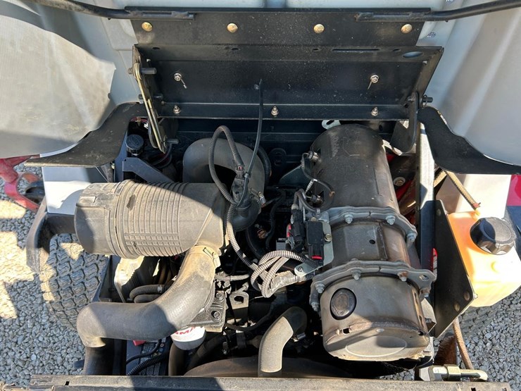 exmark-lazer-z-rear-discharge-deck-zero-turn-mower-image-11