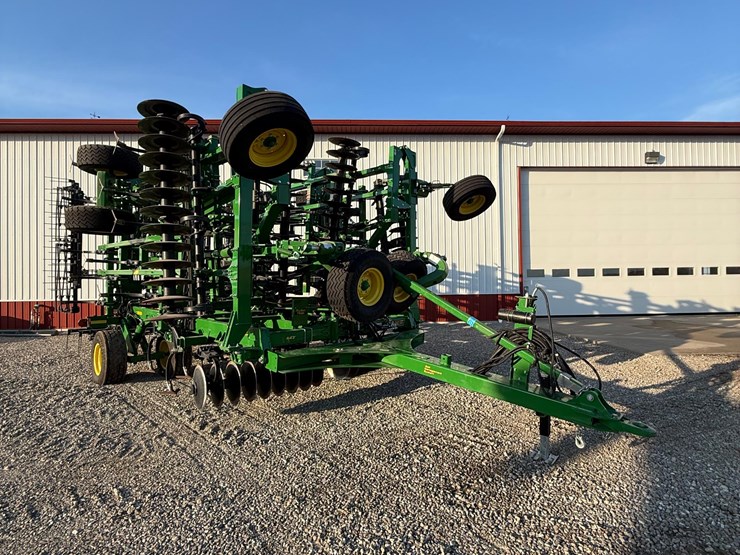 2022-john-deere-2330-image-3