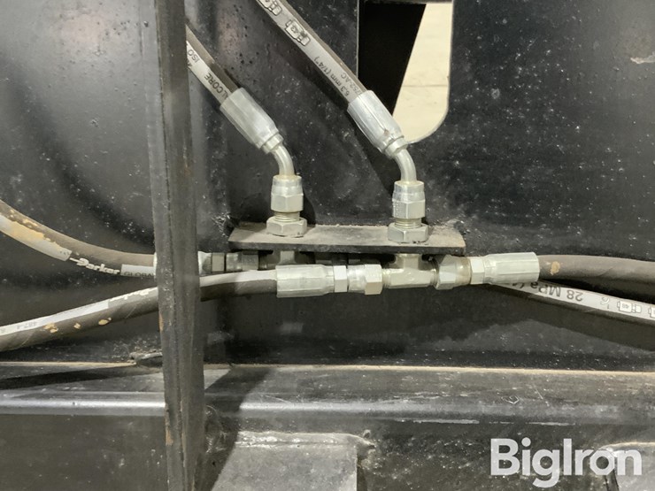 2025-massey-ferguson-730-image-13