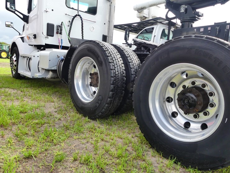 2021-peterbilt-579-image-7