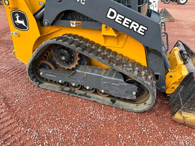 2020-deere-317g-image-19