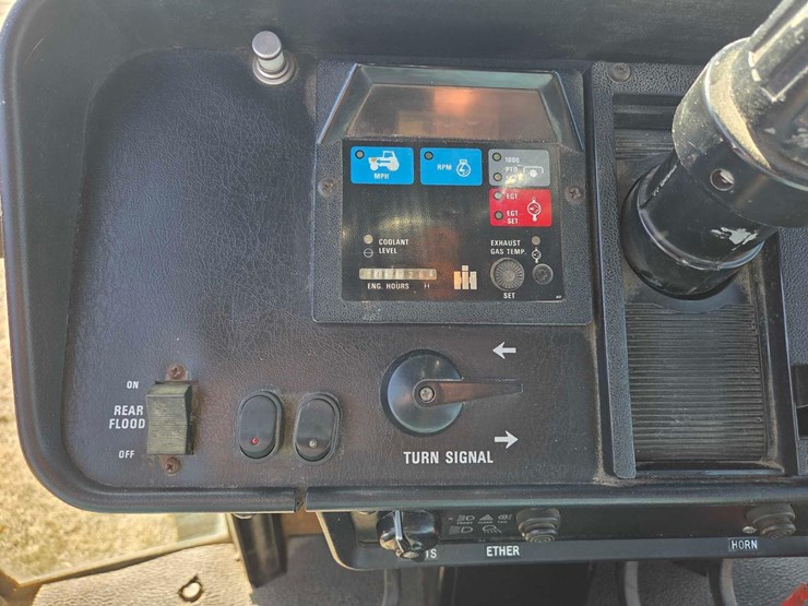 ih-5288-tractor-image-66