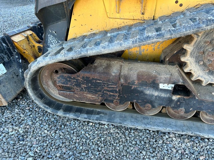 2018-deere-317g-image-18