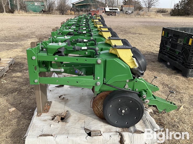 john-deere-12-image-8