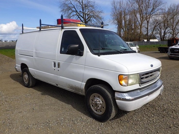 2002-ford-cargo-image-3