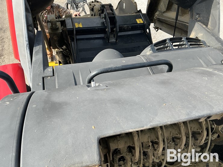 2013-new-holland-330-image-18