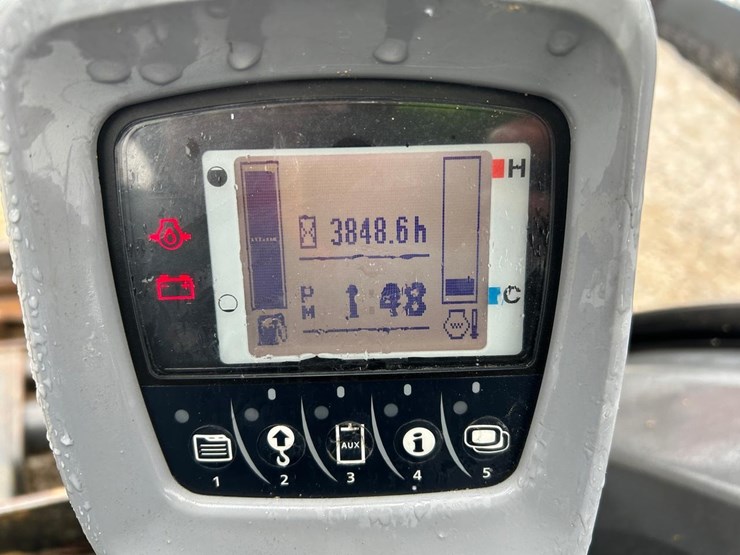 2016-kubota-kx040-4-image-18