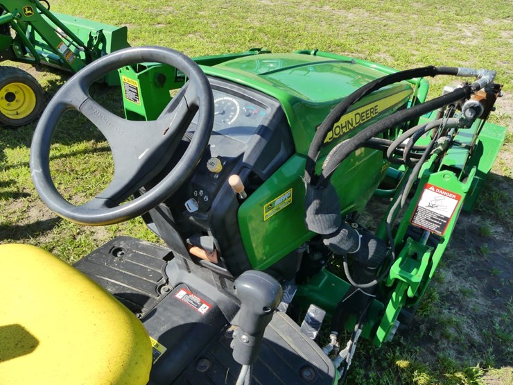 2014-john-deere-1025r-image-12