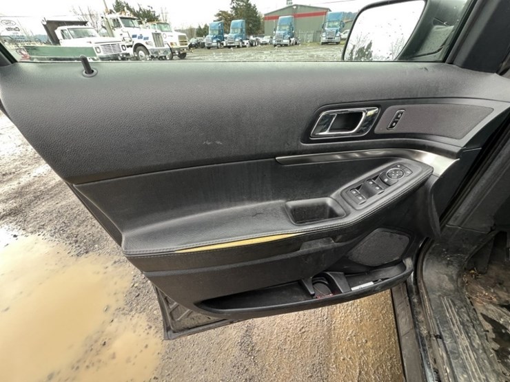 2018-ford-explorer-image-25