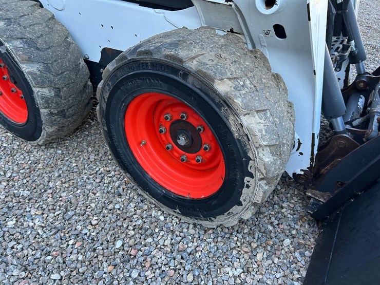 2022-bobcat-s590-image-12