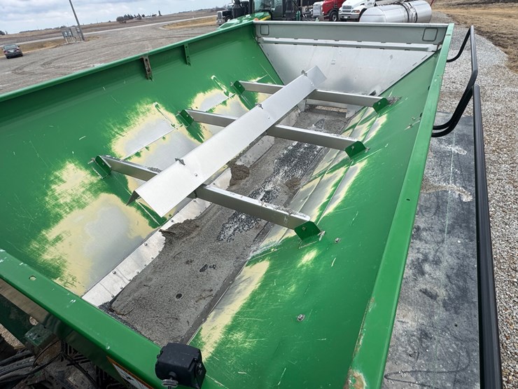 2019-john-deere-f4365-image-22