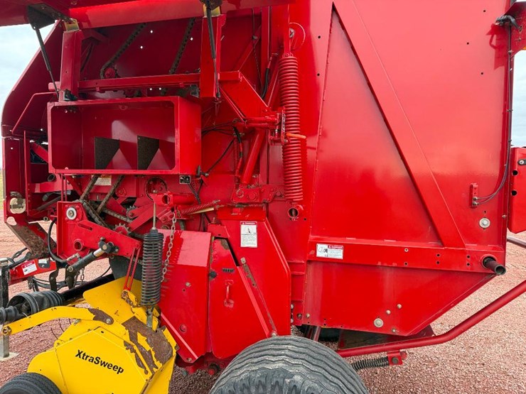 new-holland-br7070-image-32