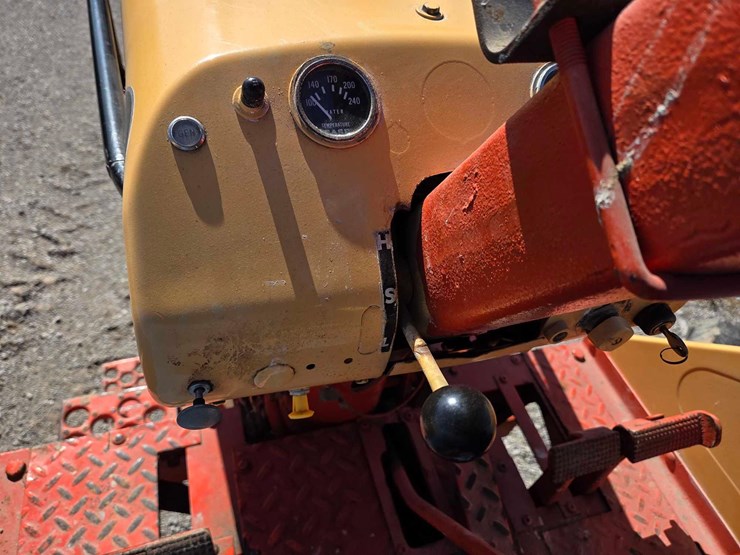 case-730-comfort-king-tractor-image-3