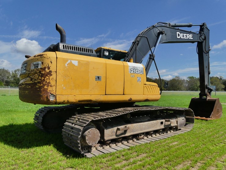 2015-deere-210g-image-3