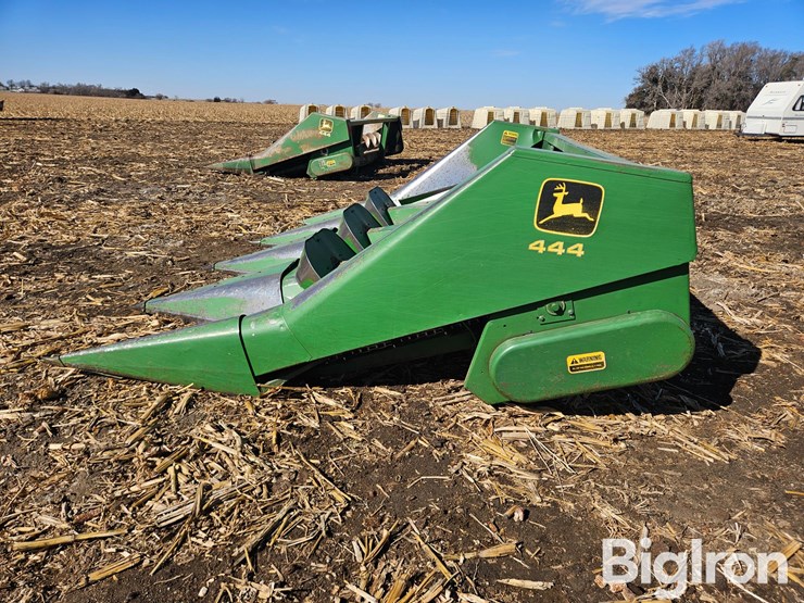 john-deere-444-image-8