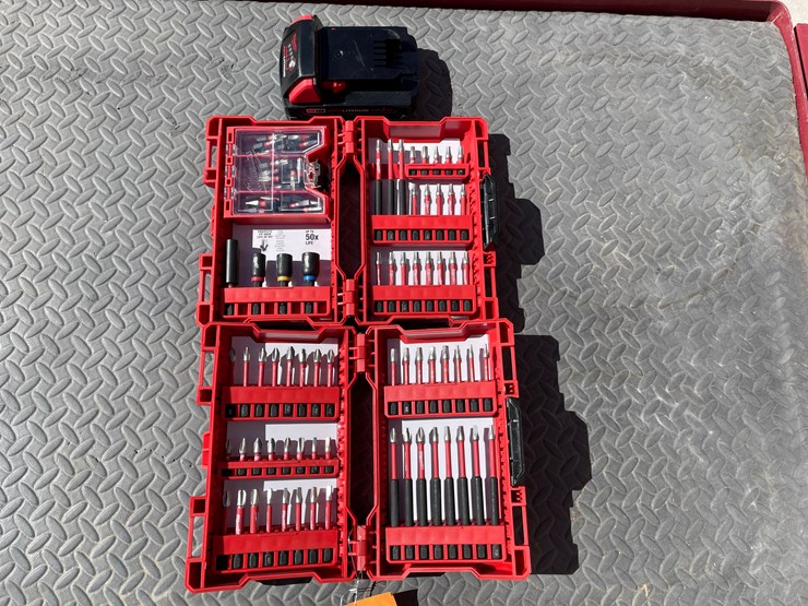 #1486-•-(2)-milwaukee-drill-driver-sets-(offsite-in-el-paso)-image-9