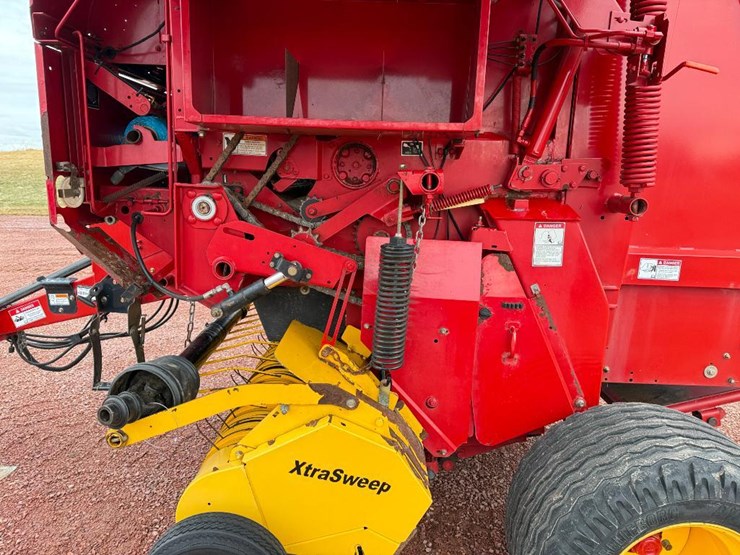 new-holland-br7070-image-30