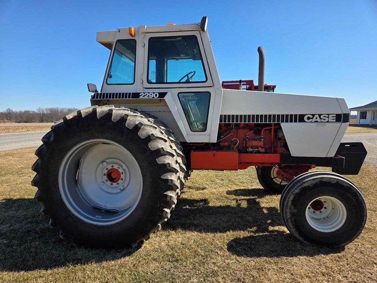 case-2290-tractor-image-51