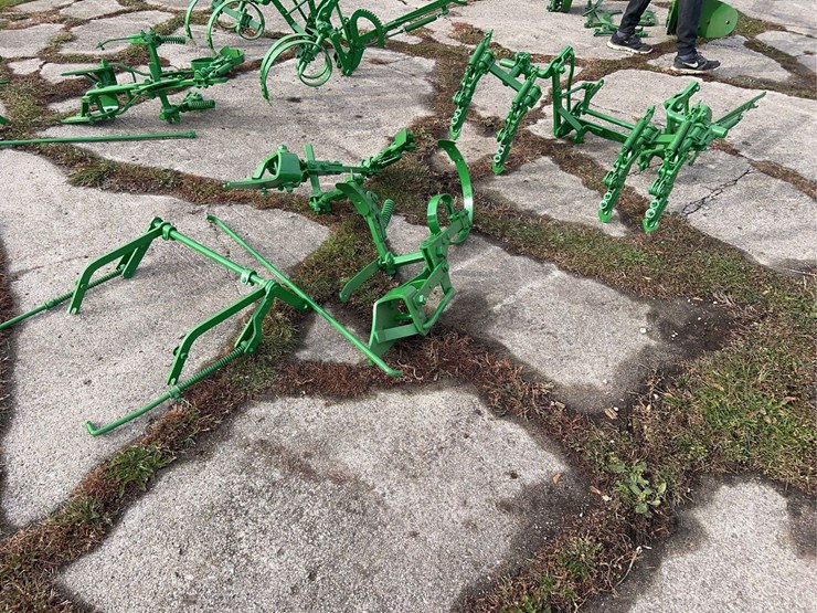 john-deere-one-row-mounted-cultivator-image-2