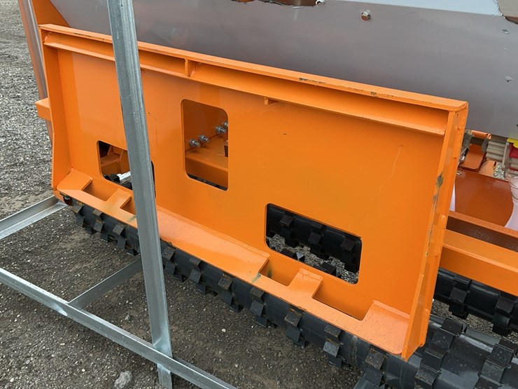 2025-caterpillar-12-image-16