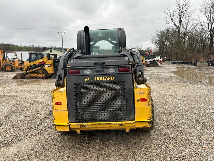 2023-new-holland-l318-image-3