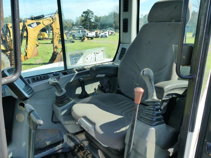 2014-bobcat-e63-image-11