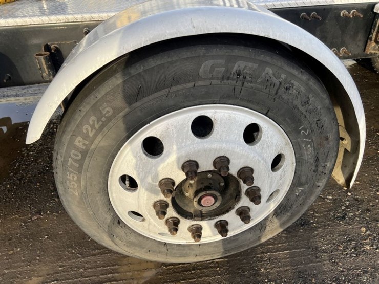 2015-mack-cxu613-tri-axle-truck-tractor-image-17