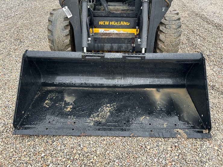2023-new-holland-l318-image-9