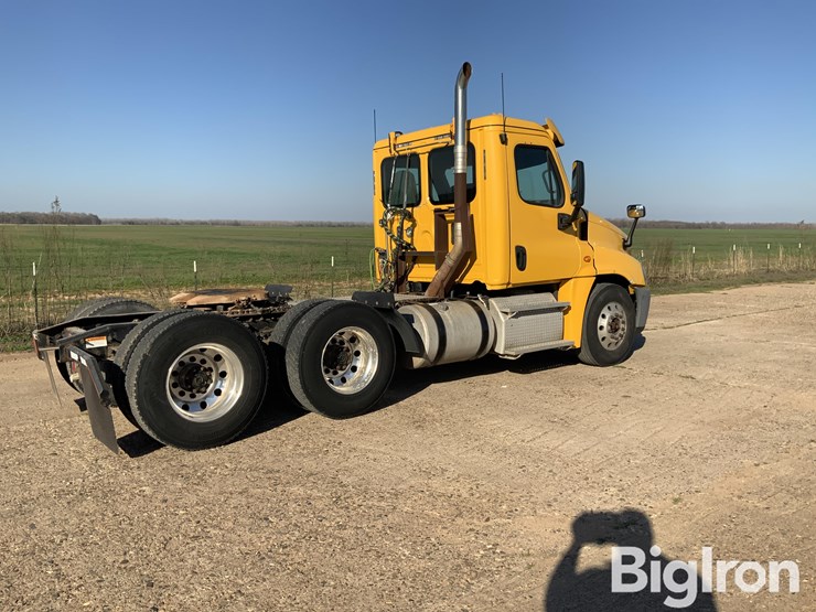 2016-freightliner-cascadia-125-image-5