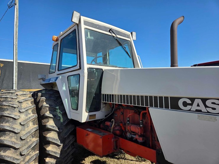 case-2290-tractor-image-37