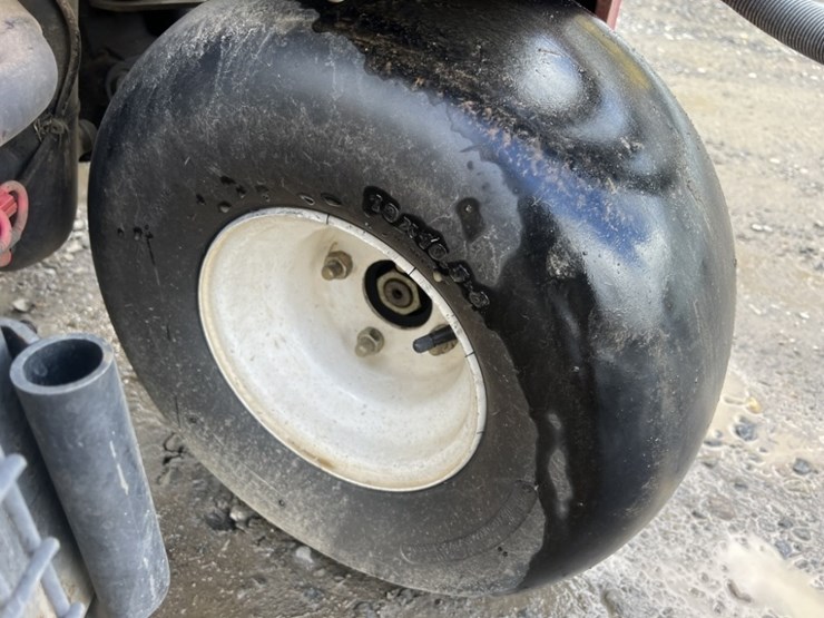 2014-toro-greensmaster-3320-triflex-traction-unit-image-18