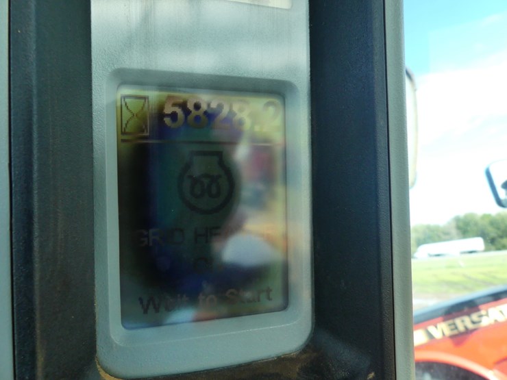 2010-new-holland-t8020-image-15