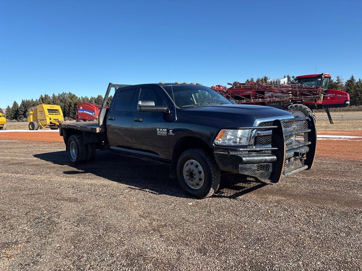 2017-dodge-3500-image-3