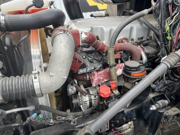 2017-mack-cxu613-tri-axle-truck-tractor-image-13