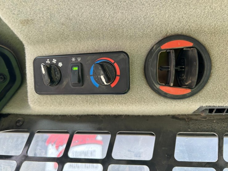 2022-bobcat-t66-image-27