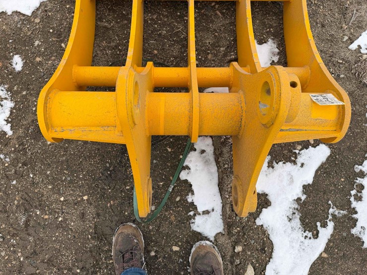 caterpillar-320-image-2