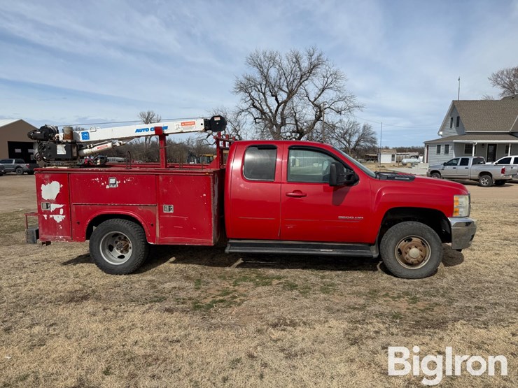 2011-chevrolet-3500-image-4