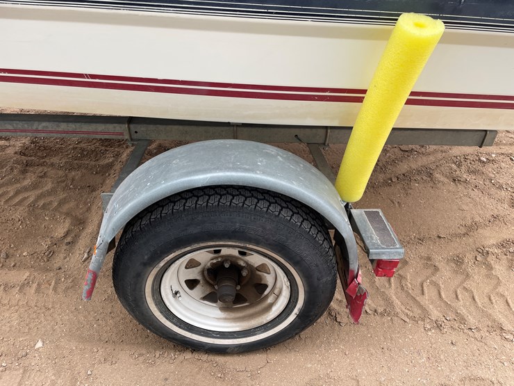 #4331-•-bayliner-boat-and-trailer-(titles-in-delay)-image-22