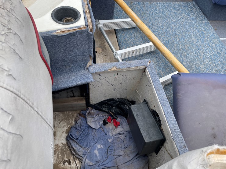 #4331-•-bayliner-boat-and-trailer-(titles-in-delay)-image-47