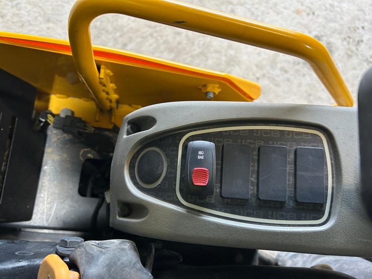 2022-jcb-35z-mini-excavator-image-24